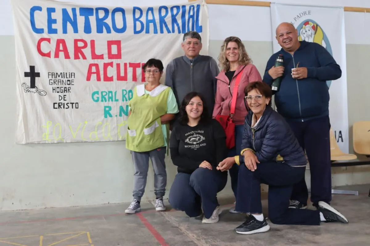 Malena, Lucero, Gloria, padre Chichilo, Maria y Jorge son pilares fundamentales del Centro Barrial. Foto: Tania Domenicucci