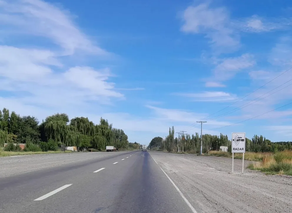 La cartelería de señalización en Ruta 22, a la altura de Cervantes. Foto: ANR