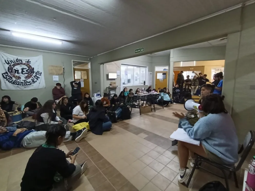 El edificio fue tomado por los estudiantes. Foto Tania Domenicucci-ANR