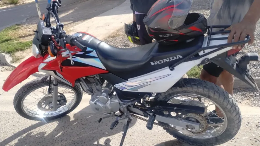 La moto recuperada por la policía, será restituida a su dueña. (Foto: Gentileza)