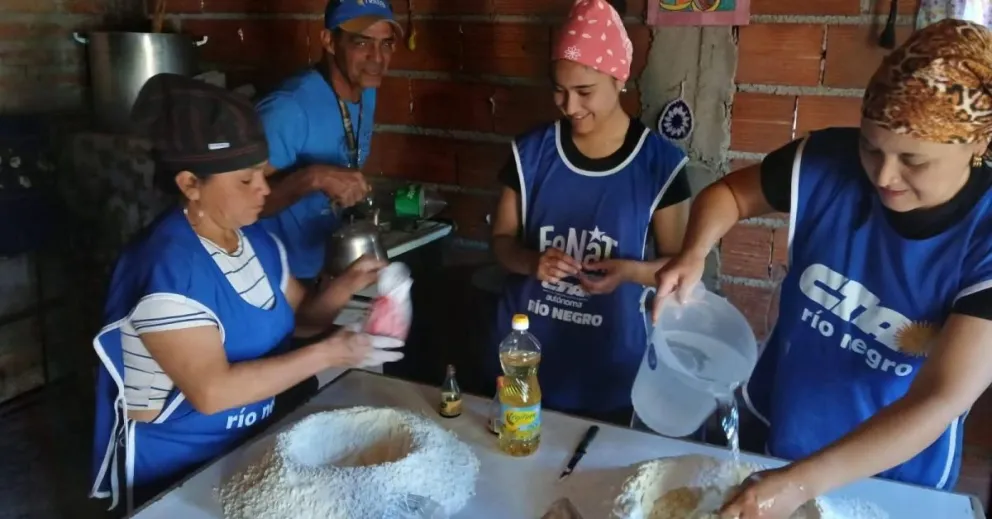 Los comedores y merenderos son los más afectados por la decisión. Foto: CTA Río Negro
