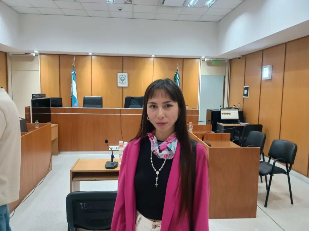 La joven pidió una condena justa y cuestionó que el policía acusado continúe vinculado a la fuerza. Foto Tania Domenicucci-ANR