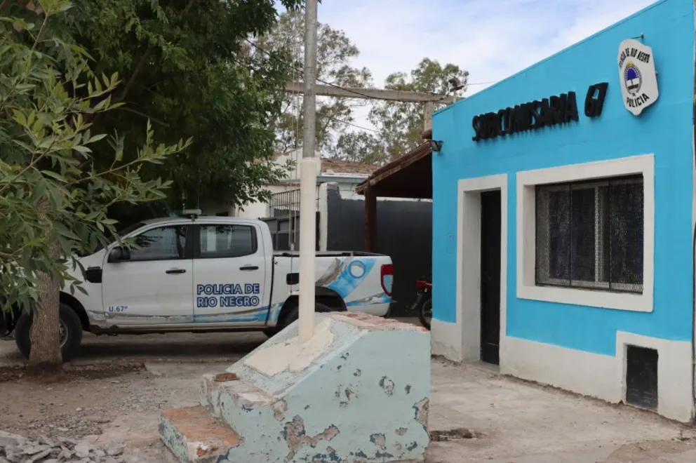 El adolescente fue demorado por personal de la Policía de Río Negro tras ser sorprendido causando daños en una antena utilizada para comunicaciones. Foto Tania Domenicucci-ANR