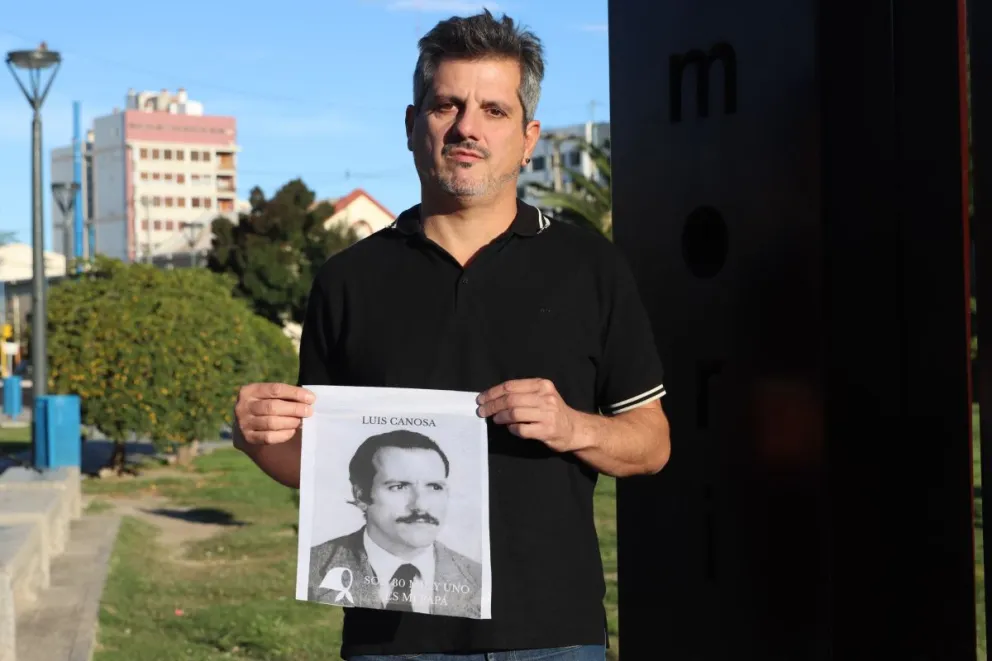 Mateo Canosa vive en Roca desde 1989 y su padre Luis Canosa fue desaparecido por la dictadura militar en 1977 cuando él tenía apenas dos años. Foto Tania Domenicucci-ANR