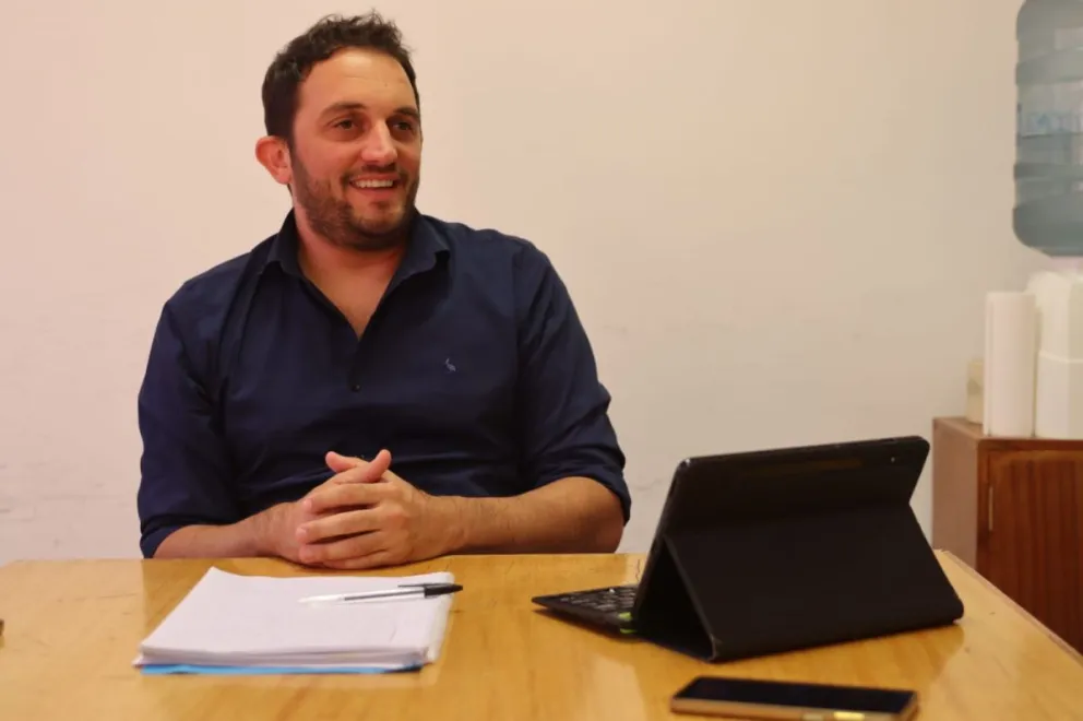 El concejal afirmó que también conversaron con la comunidad ciega y la posibilidad de incentivarcartas en braille en comercios gastronómicos. Foto Tania Domenicucci-ANR