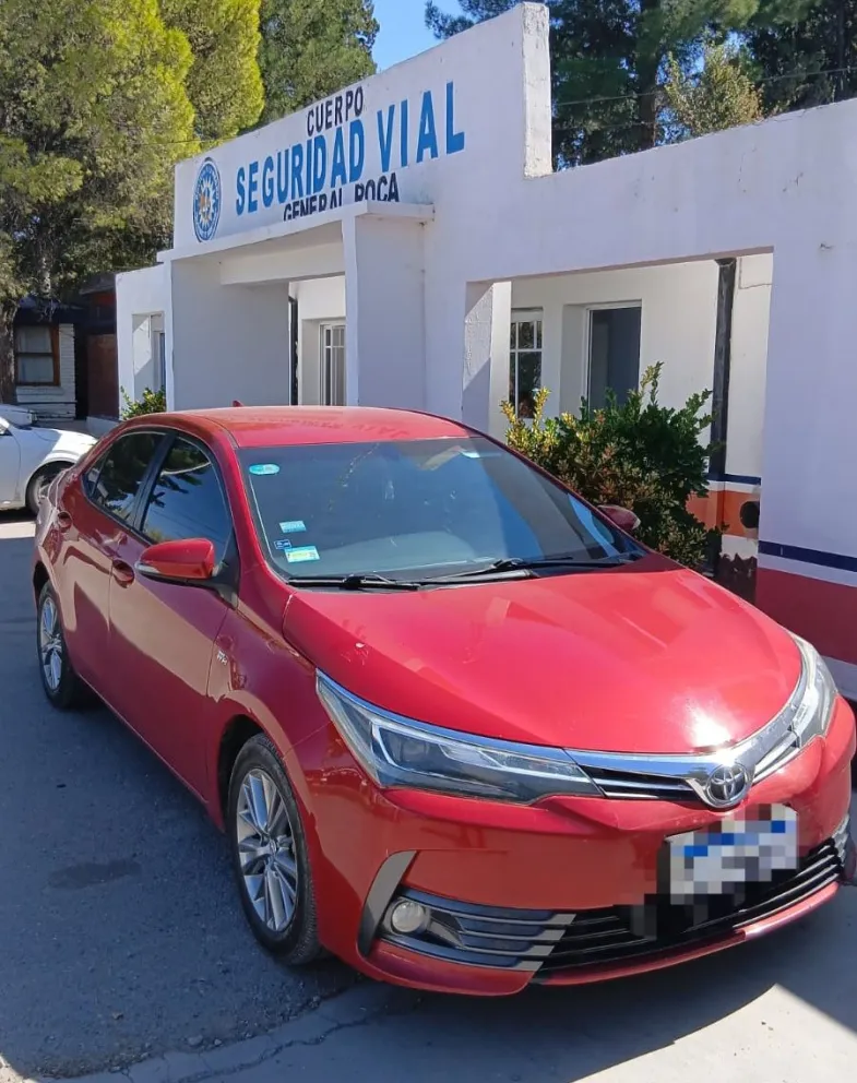 El vehículo fue retenido durante un control sobre la Ruta 22 tras detectarse que tenía un pedido de secuestro vigente desde febrero. Foto: Policía de Río Negro