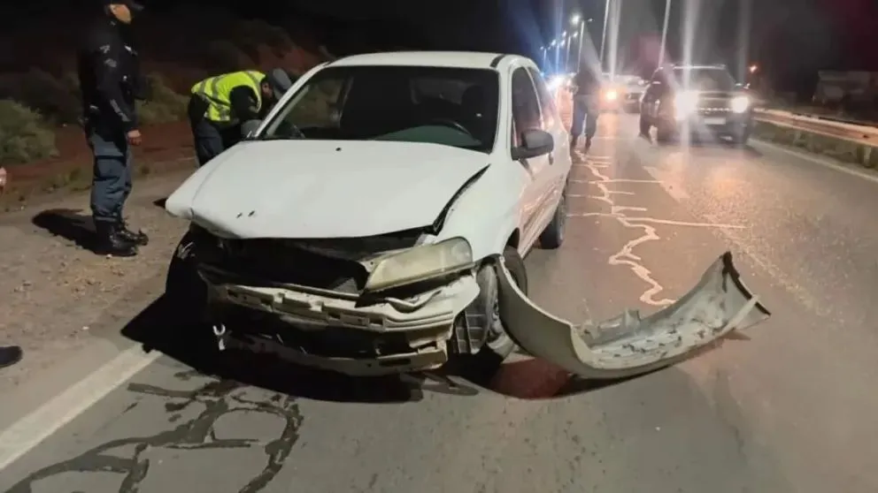 El vehículo del jefe de Seguridad Vial sufrió daños totales. Foto gentileza