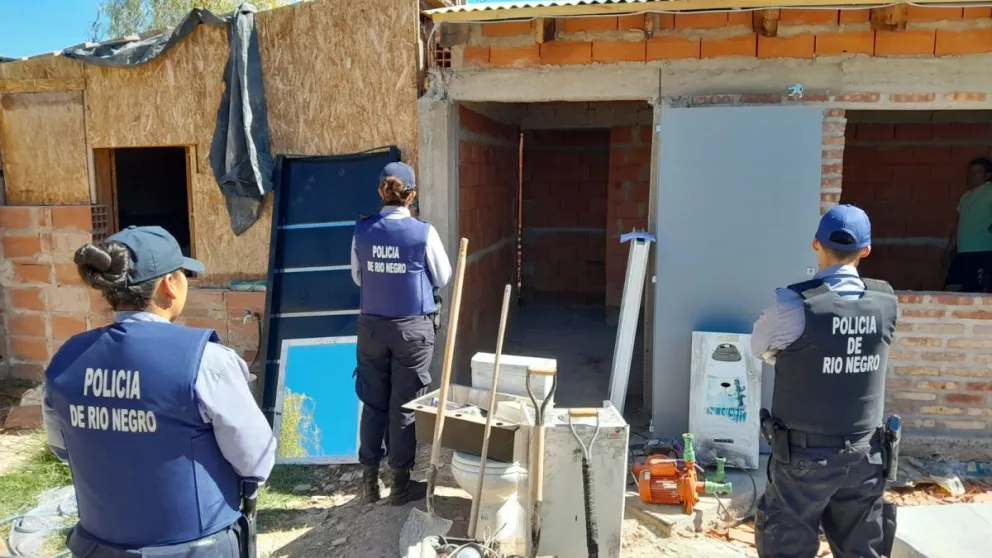 Los objetos secuestrados se encontraban dentro de la vivienda y muchos estarían denunciados como robados en Roca. Foto cortesía Policía de Rio Negro