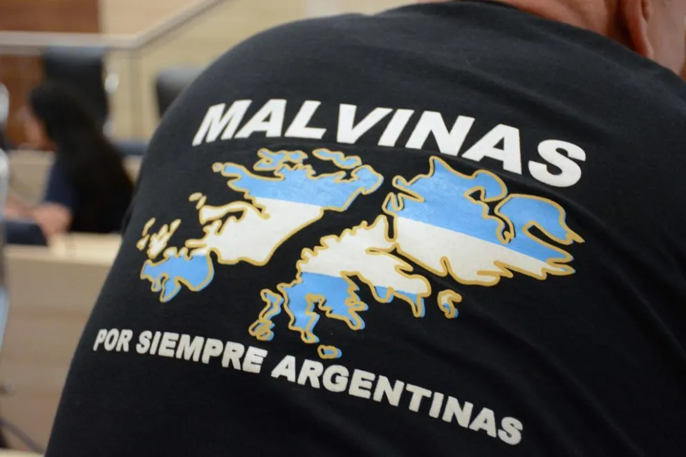 Durante el recorrido llevarán insignias alusivas a Malvinas 