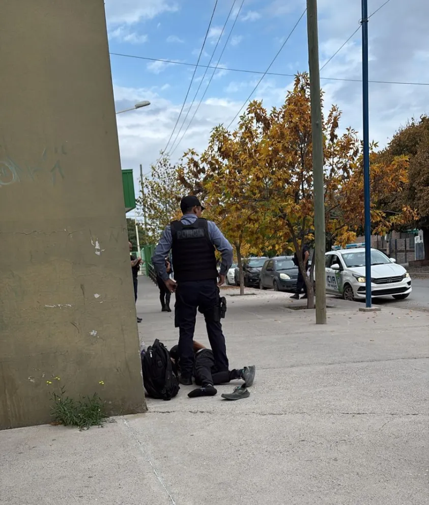 El hombre fue detenido y llevado a la Comisaría 21. Foto gentileza