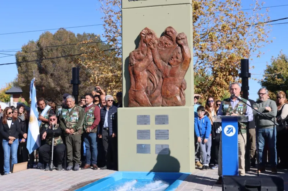 El sentido reconocimiento y homenaje a los veteranos de Malvinas. Foto: Tania Domenicucci
