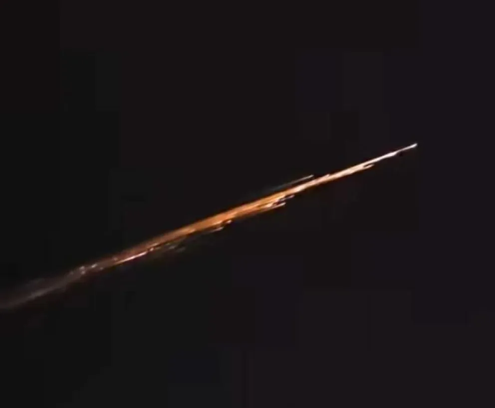 El misterio que sobrevoló el cielo rionegrino y fue captado por varias personas. Foto gentileza.