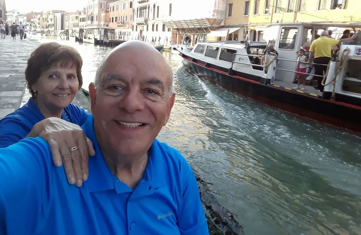 Alfredo Celani junto a Mar&iacute;a Cristina en uno de los viajes que marcaron su vida en com&uacute;n, atravesada por el afecto, los recorridos y la decisi&oacute;n de compartir cada etapa. Foto: Facebook