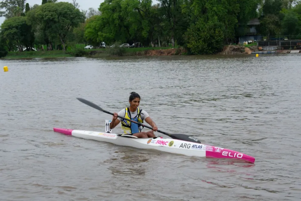 La roquense Cecilia Collueque se consagró campeona argentina de canotaje y clasificó al Mundial que se disputará en nuestro país. Foto cortesía