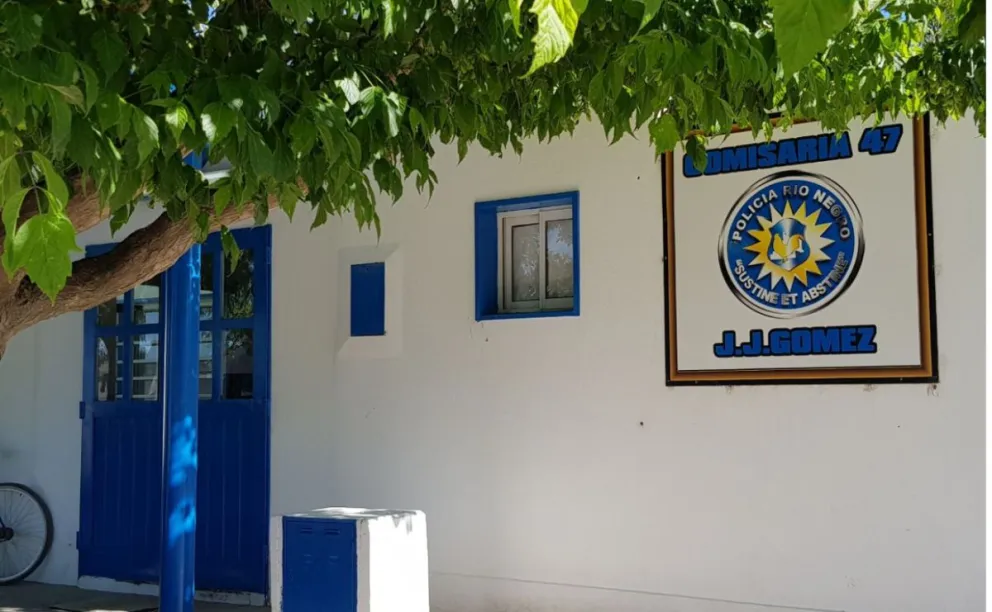 El hombre fue sorprendido dentro de una vivienda en construcción cuando intentaba llevarse materiales y un vecino lo vió, alertó a la policía y ayudó a reducirlo. Foto cortesía Policía de Rio Negro