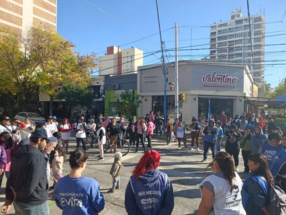 En Avenida Roca y Tucumán, se realizó una asamblea. Foto: Tania Domenicucci