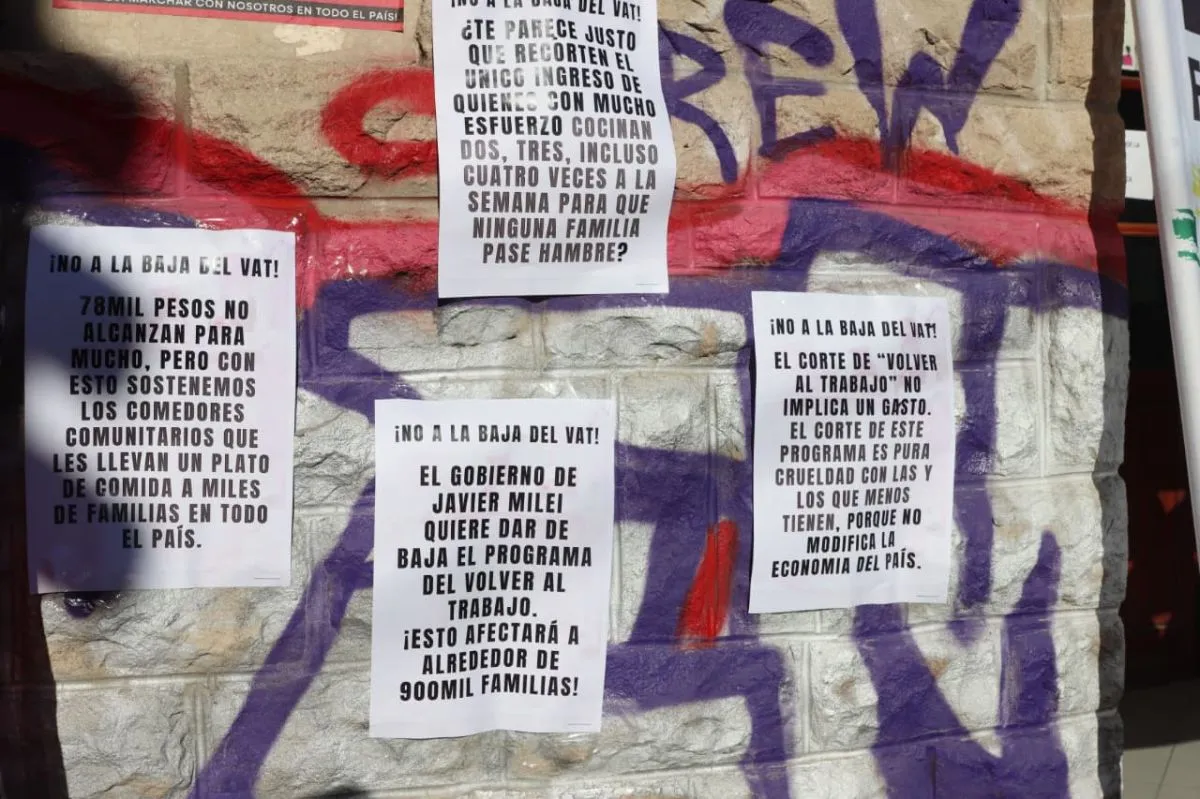 Las consignas que se le&iacute;an durante la protesta. Foto: Tania Domenicucci