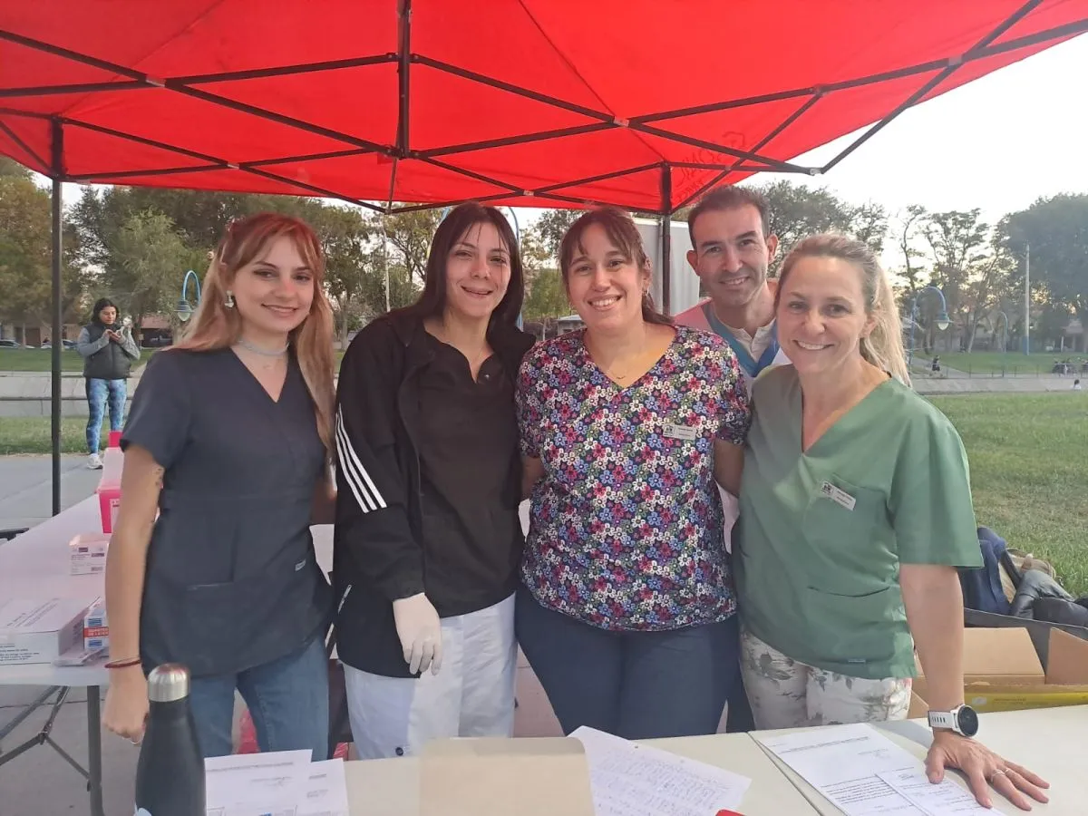 Parte del personal de salud que particip&oacute; de la jornada