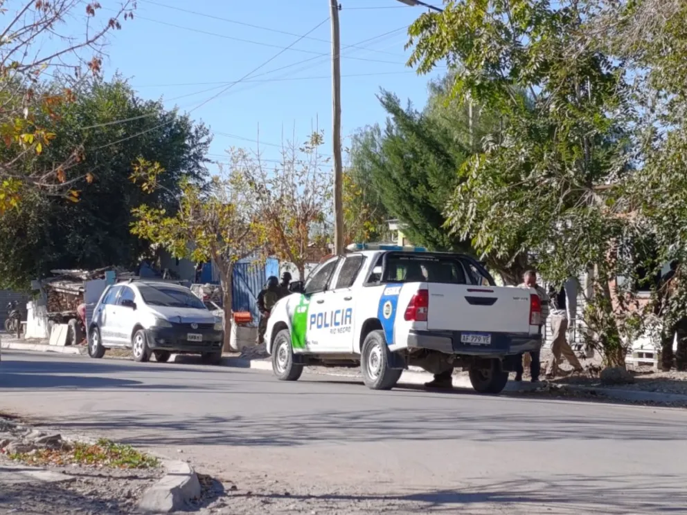 Hubo un importante despliegue de la Policía de Río Negro en distintos puntos de Roca. Foto: Tania Domenicucci