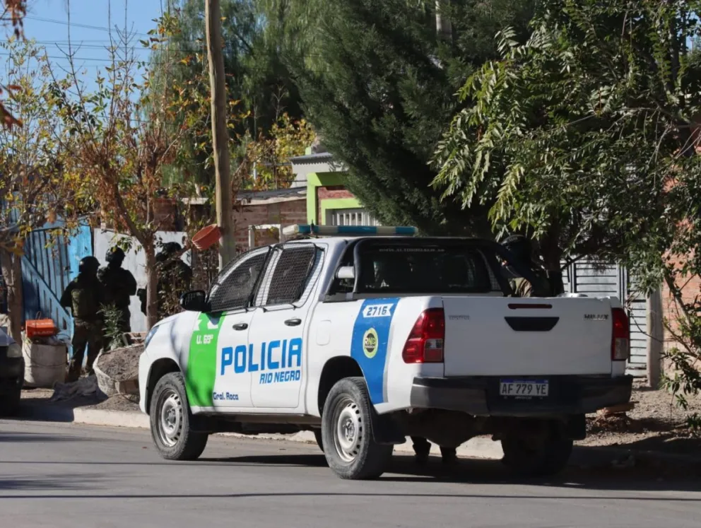 Hubo un importante despliegue de la Policía de Río Negro en distintos puntos de Roca. Foto: Tania Domenicucci
