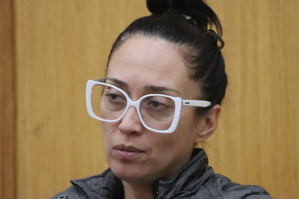 Mariela Fernanda Marzano durante una de las audiencias en tribunales de Roca, mientras avanza el legajo por presunto ejercicio ilegal de la medicina y una denuncia por homicidio. Foto: Tania Domenicucci-ANR