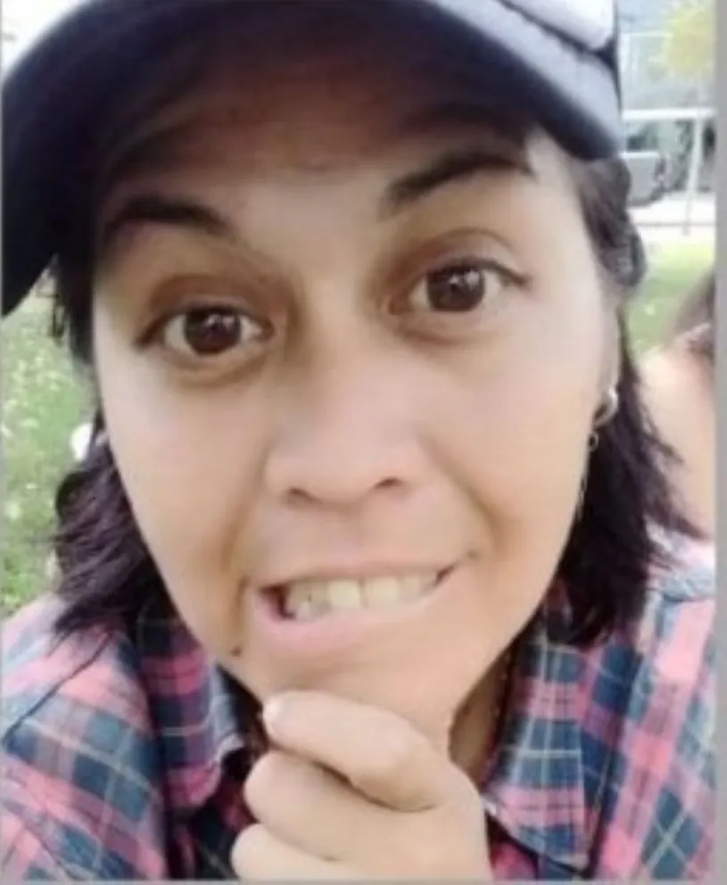 La Policía difundió la imagen de la mujer y sus características para facilitar su identificación. Foto: Policía de Río Negro