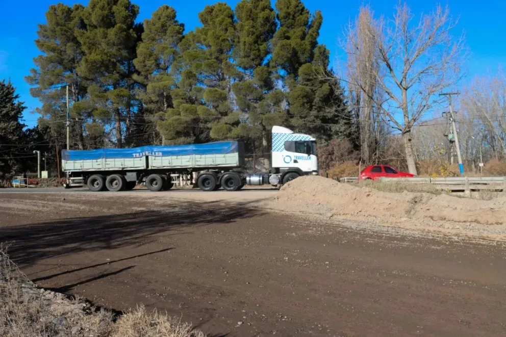 Se trata de un importante acceso a la ciudad, donde también transitan vecinos de barrios cercanos, escuelas y clubes. Foto: Tania Domenicucci