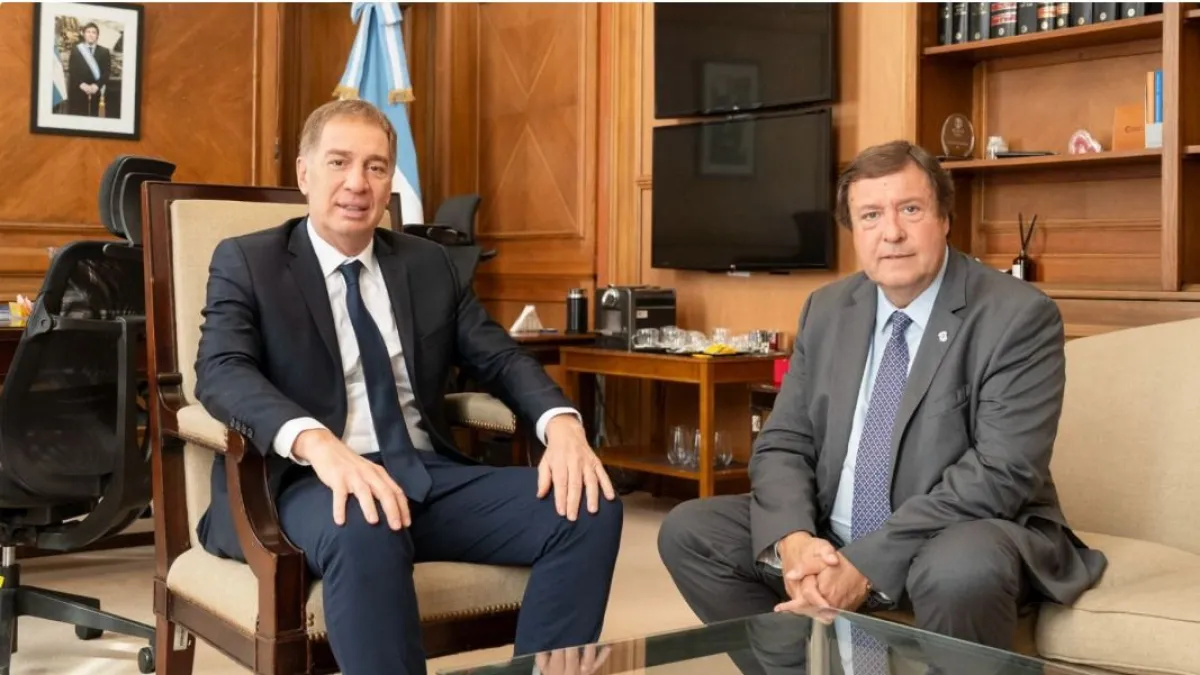 Weretilneck avanz&oacute; con el ministro del Interior, Diego Santilli, en un esquema para que la provincia asuma la operaci&oacute;n de las rutas 22 y 151 y habilite su concesi&oacute;n. Foto: gentileza