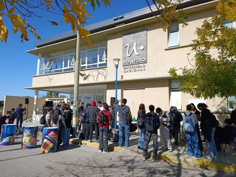 LA actividad se extenderá hasta la medianoche, con la participación de toda la comunidad universitaria. Se invita a vecinos a sumarse. (Foto: Tania Domenicucci. ANRoca)