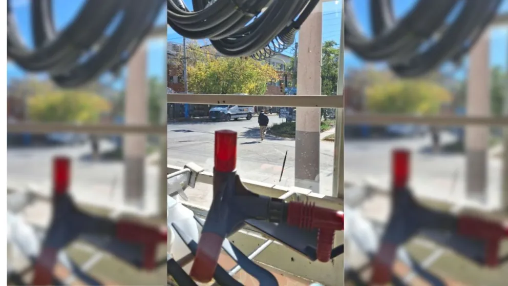 El sospechoso fue captado cuando escapaba del lugar y se subía a una motocicleta donde lo esperaba una mujer. Foto cortesía