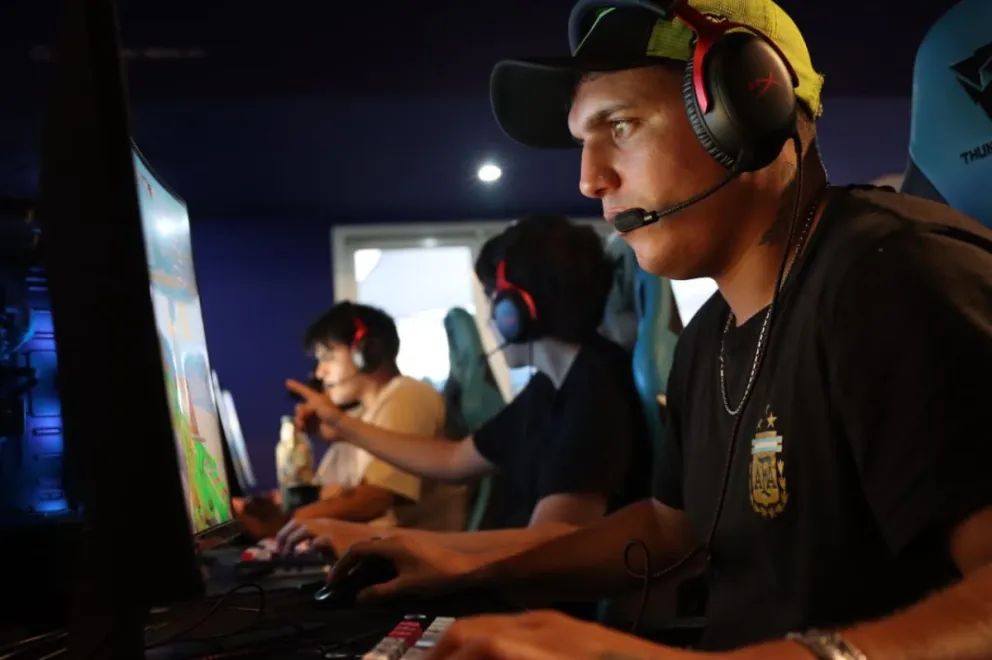 Ocho equipos competirán este sábado en Roca en un torneo de Counter Strike con formato eliminatorio y lugar en una final regional. Foto Tania Domenicucci-ANR
