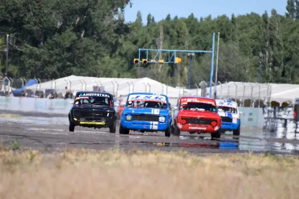 El evento reunió a cientos de personas durante el fin de semana en el autódromo de Roca, donde se desarrollaban distintas categorías en pista cuando ocurrió el hecho. Foto: gentileza