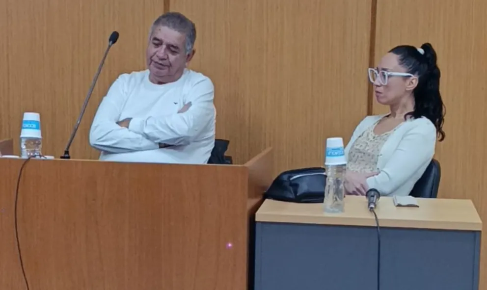 Mariela Fernanda Marzano durante la audiencia en Roca donde el juez ratificó la tobillera y la inhibición de bienes. Foto: Tania Domenicucci-ANR