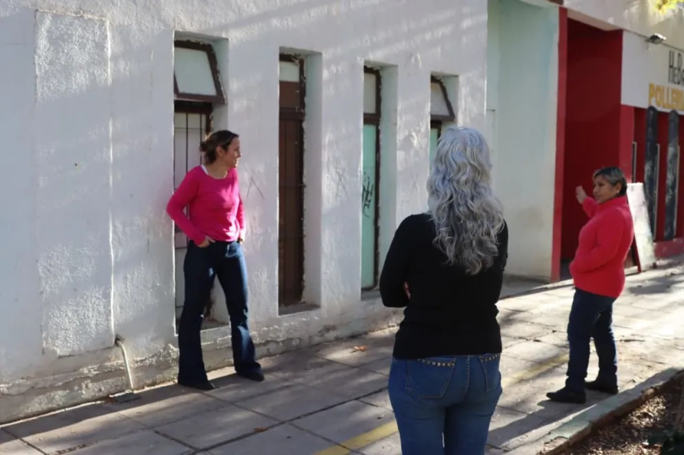 El local 13 del barrio 500 Viviendas ya comenzó a ser refaccionado para convertirse en el nuevo centro de salud. Foto Tania Domenicucci-ANR