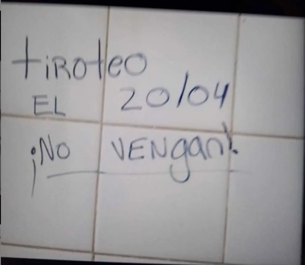 La medida de asistir sin mochilas busca prevenir situaciones de riesgo, pero estudiantes comenzaron a organizarse para no cumplirla y crece la preocupación en la comunidad educativa. Foto Tania Domenicucci-ANR
