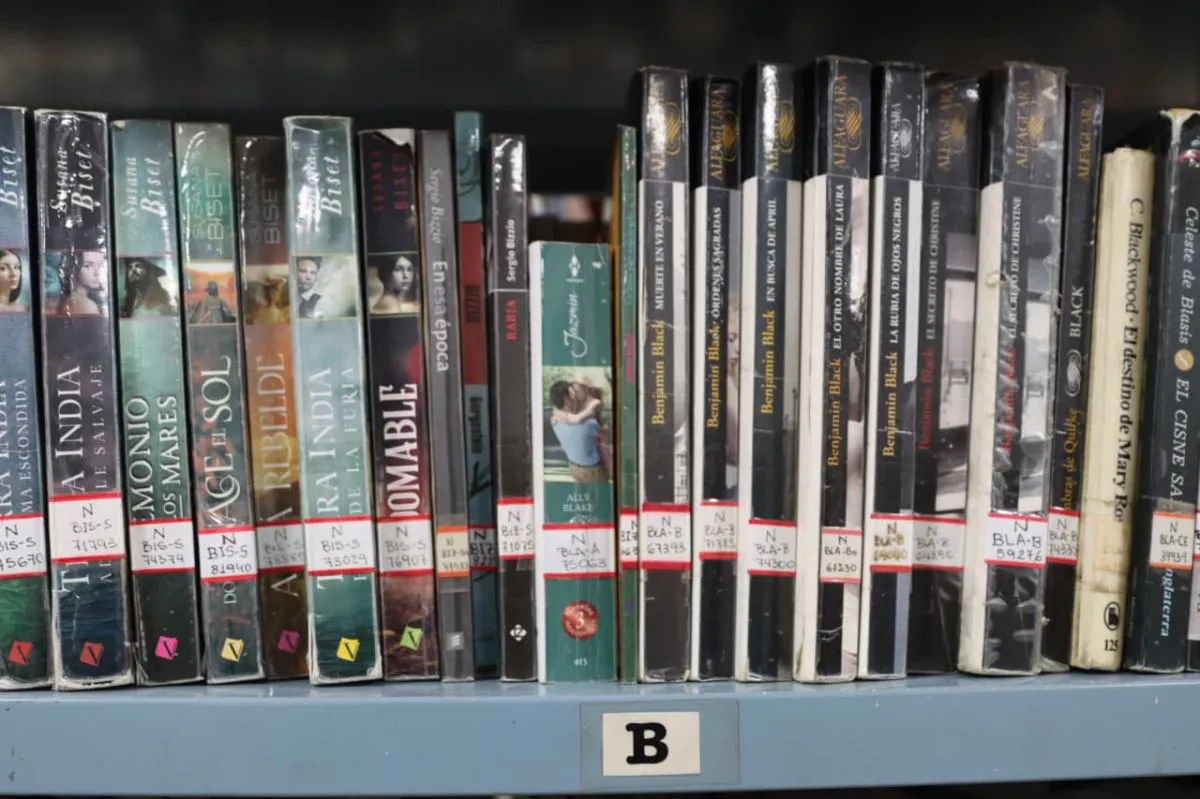 Los libros que hab&iacute;an sido prohibidos en la dictadura se salvaron de la quema. Foto: Tania Domenicucci