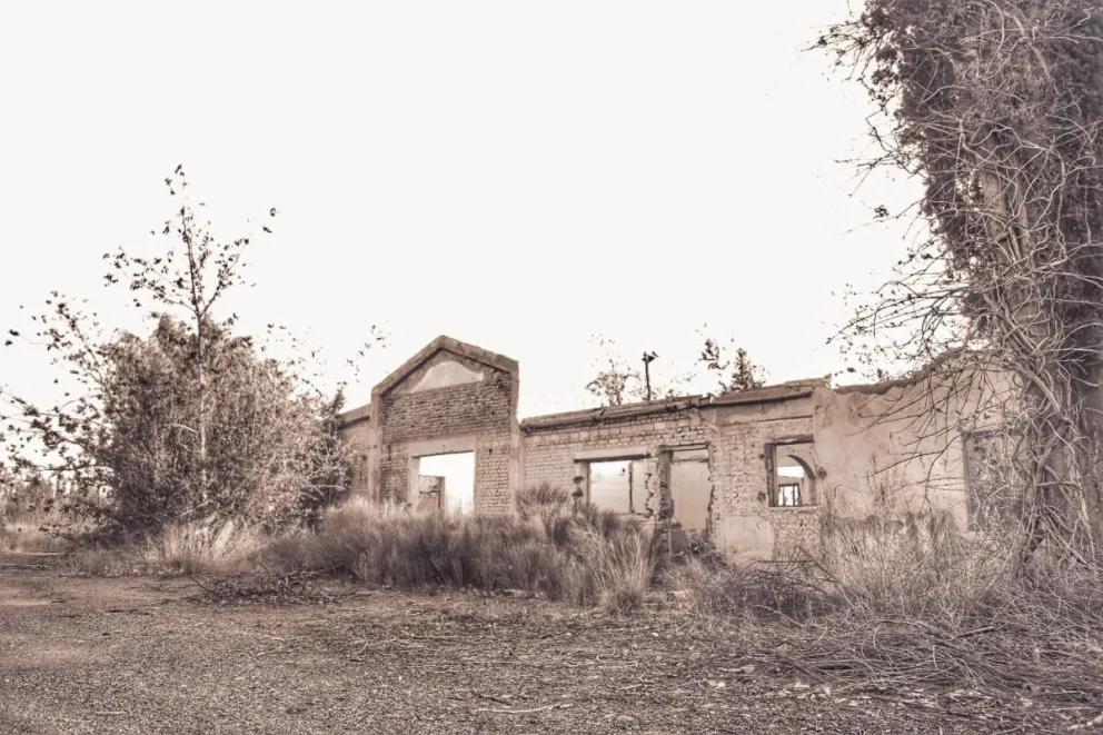 Javier Galli registra los lugares donde circulan estas leyendas urbanas. Foto Javier Galli