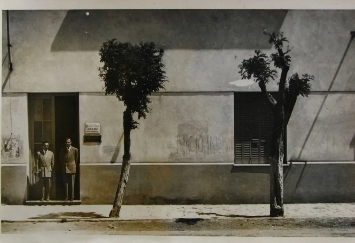 La primera sede de la biblioteca en calle Sarmiento. 