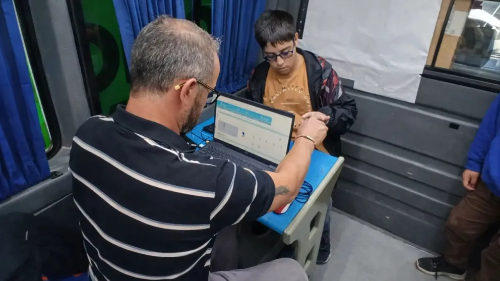 El Registro Civil Móvil recorrió Allen y Roca, donde en pocos días se concretaron más de 460 trámites en distintos barrios. Cortesía Gobierno de Río Negro