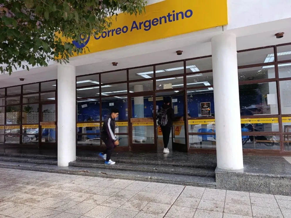La atención en la sede local del Correo Argentino podría verse afectada por las medidas. Foto: Tania Domenicucci