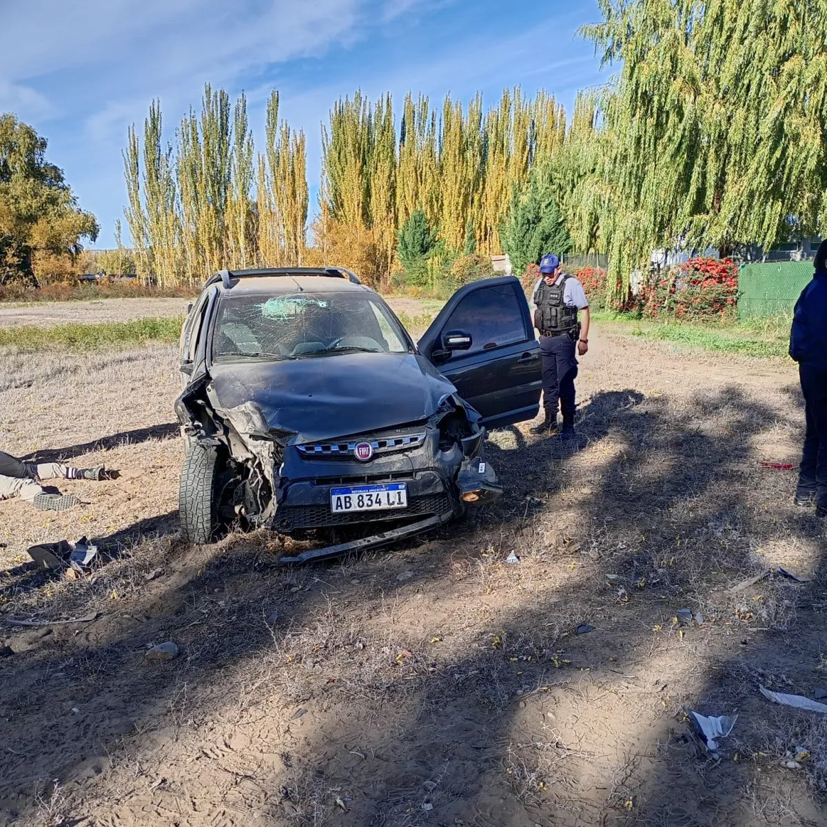 La Fiat Strada en la que escapaban los sospechosos termin&oacute; chocada durante la persecuci&oacute;n policial. Foto: Tania Domenicucci &ndash; ANR