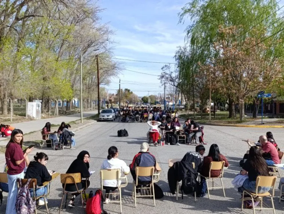Hoy se realizaron clases públicas en la Fadecs. Foto gentileza 
