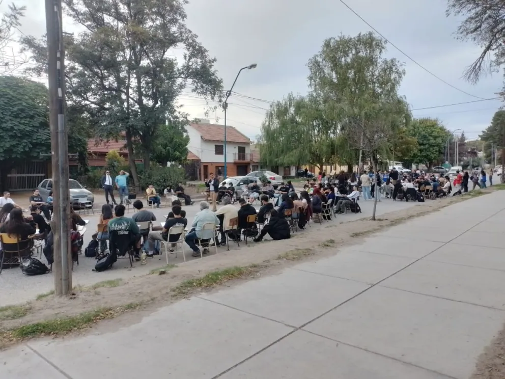 Esta semana realizaron clases públicas en la Facultad de Derecho y Ciencias Sociales de Roca. Foto: gentileza