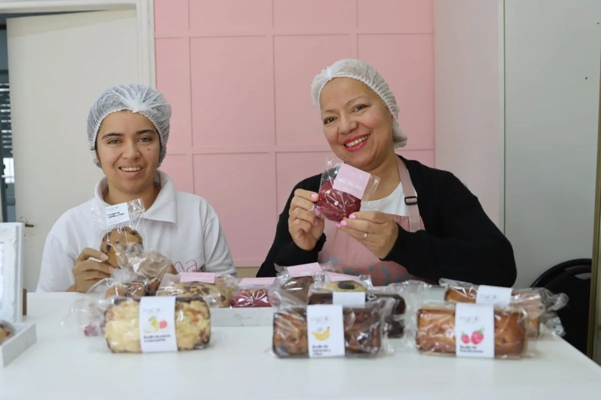  Junto a su hija Abril que se sum&oacute; al proyecto al igual que toda su familia. Foto: Tania Domenicucci