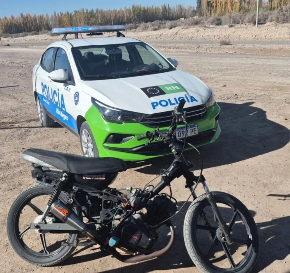 El control se realizaba sobre la Ruta Provincial 6 cuando el conductor intentó escapar y fue alcanzado en la zona de Las Petuñas y Félix Heredia. Foto: Policía de Río Negro