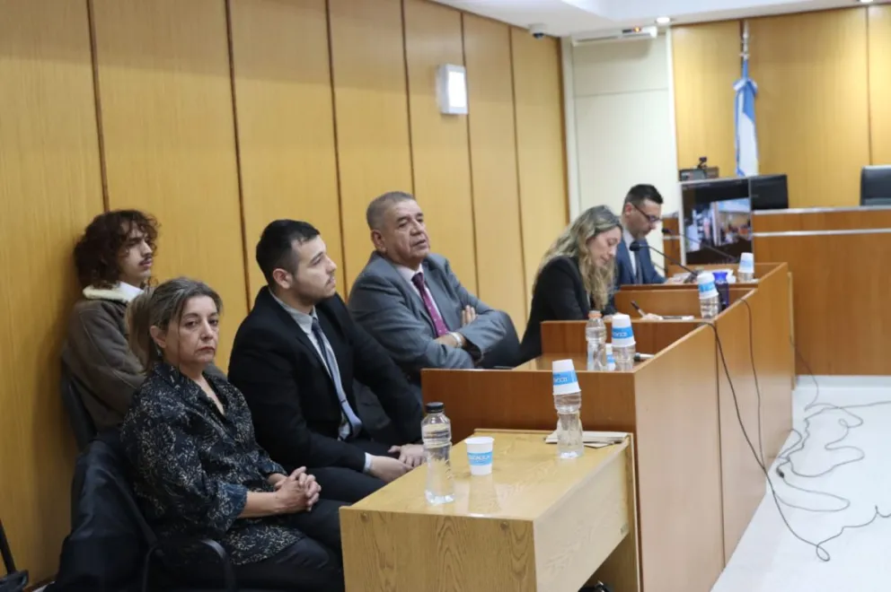 La familia de Julián Dobra de la Canal y la querella participaron de la audiencia en la que se prorrogó la investigación por el crimen. Foto: Tania Domenicucci