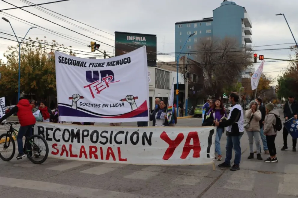 “No alcanza para vivir”: Unter protesta en el centro y apunta contra el Gobierno. Foto Tania Domenicucci-ANR
