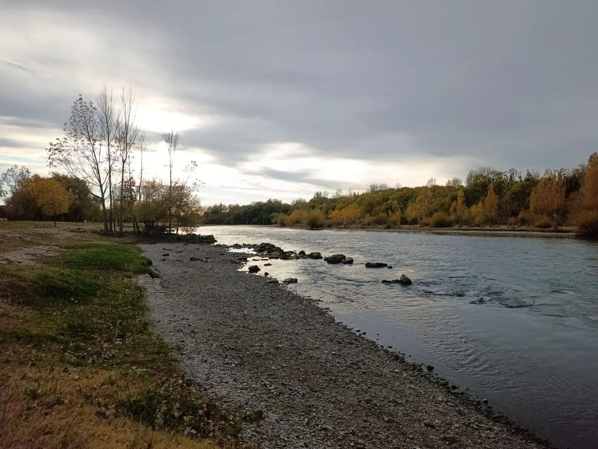 El caudal del r&iacute;o Negro tambi&eacute;n es parte una reducci&oacute;n temporal para obras