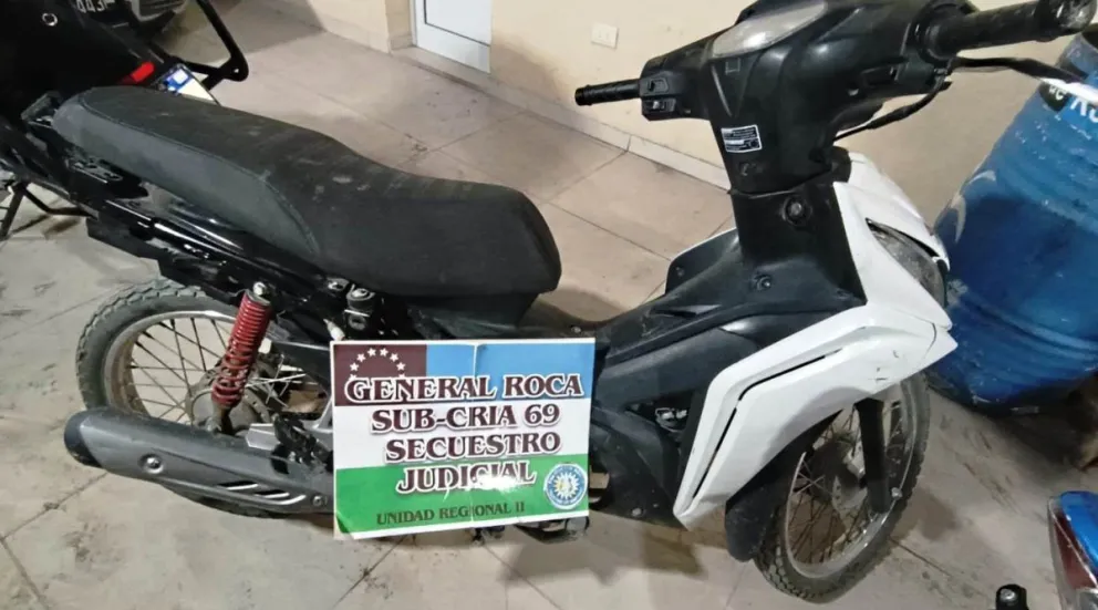 El personal policial solo pudo retener la moto. El hecho se sigue investigando. Foto Policía de Río Negro