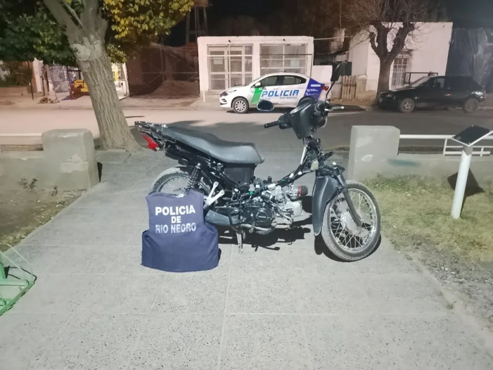 La moto tenia pedido de secuestro vigente. Foto: Policía de Río Negro